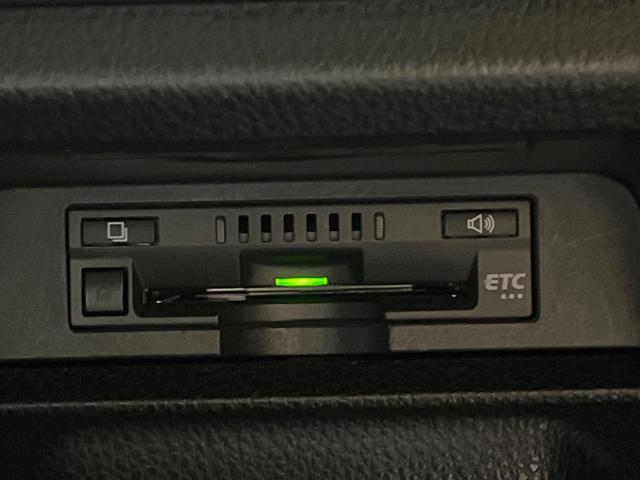 ヴォクシー ＺＳ　煌ＩＩＩ　純正９型ナビ　クルーズコントロール　バックカメラ　衝突被害軽減システム　禁煙車　ハーフレザーシート　コーナーセンサー　ＬＥＤヘッド　ビルトインＥＴＣ　純正１６インチアルミ　車線逸脱警報（6枚目）