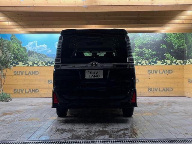 ヴォクシー ＺＳ　煌ＩＩＩ　純正９型ナビ　クルーズコントロール　バックカメラ　衝突被害軽減システム　禁煙車　ハーフレザーシート　コーナーセンサー　ＬＥＤヘッド　ビルトインＥＴＣ　純正１６インチアルミ　車線逸脱警報（16枚目）