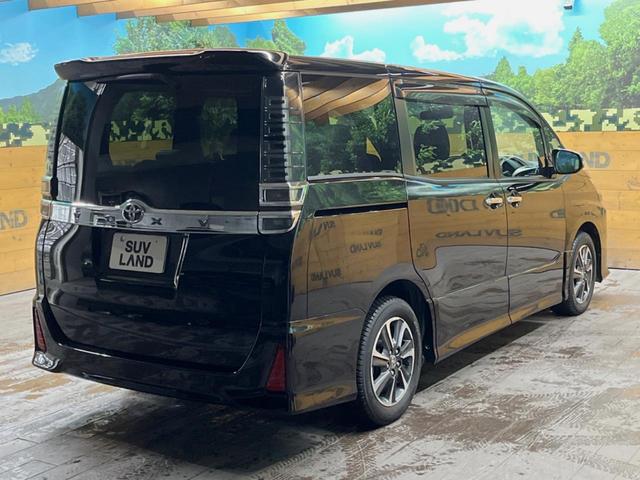 ヴォクシー ＺＳ　煌ＩＩＩ　純正９型ナビ　クルーズコントロール　バックカメラ　衝突被害軽減システム　禁煙車　ハーフレザーシート　コーナーセンサー　ＬＥＤヘッド　ビルトインＥＴＣ　純正１６インチアルミ　車線逸脱警報（18枚目）