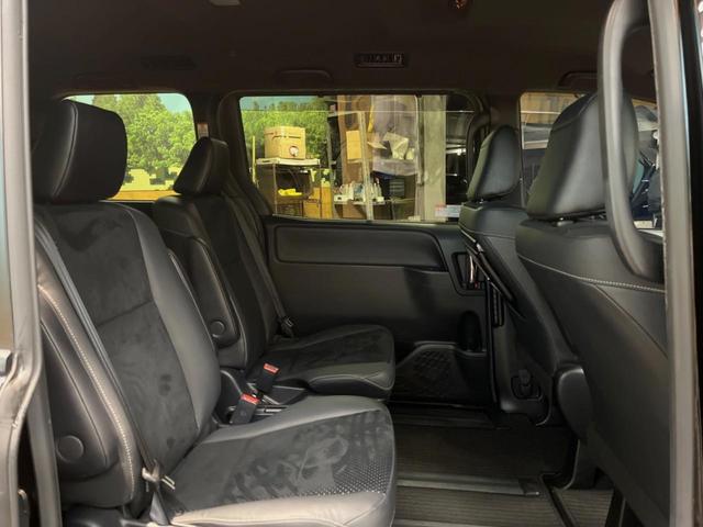 ヴォクシー ＺＳ　煌ＩＩＩ　純正９型ナビ　クルーズコントロール　バックカメラ　衝突被害軽減システム　禁煙車　ハーフレザーシート　コーナーセンサー　ＬＥＤヘッド　ビルトインＥＴＣ　純正１６インチアルミ　車線逸脱警報（41枚目）