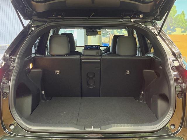 ���i�̂���������ʋ΁A���}���ɏ\���ȉ׎��X�y�[�X���m�ۂ��Ă���܂��B�Z�J���h�V�[�g��|���ƁA�傫�ȉו��̐ύڂ��\�ł���