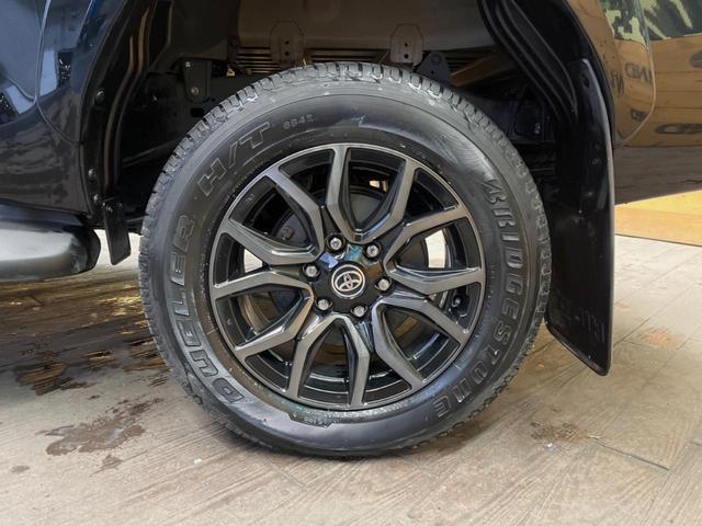 �y�����P�W�C���`�A���~�z�C�[���z�O�ςɃ}�b�`���������A���~�z�C�[���𑕒����Ă���܂��B�e��ЊO�A���~�z�C�[����A�X�^�b�h���X�^�C�����戵�����Ă���܂��B���񂲑��k����������