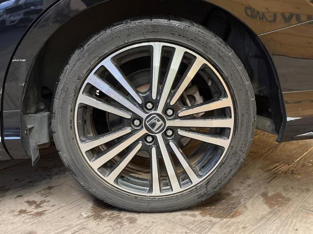 �y�����P�W�C���`�A���~�z�C�[���z�O�ςɃ}�b�`���������A���~�z�C�[���𑕒����Ă���܂��B�e��ЊO�A���~�z�C�[����A�X�^�b�h���X�^�C�����戵�����Ă���܂��B���񂲑��k����������