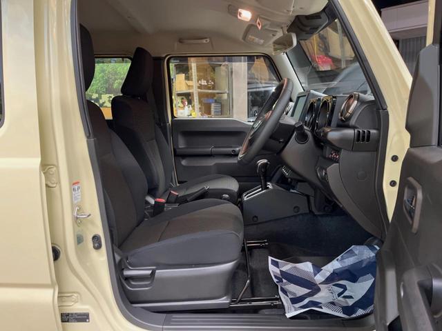 ジムニーノマド ＦＣ　登録済未使用車　４ＷＤ　セーフティサポート　レーダークルーズ　シートヒーター　ＬＥＤヘッド　ダウンヒルアシスト　コーナーセンサー　純正１５インチアルミ　革巻きステアリング　オートエアコン　スマートキー（7枚目）