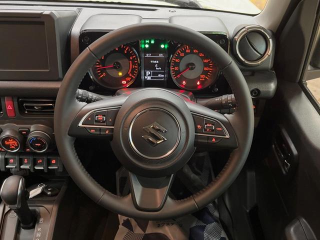 ジムニーノマド ＦＣ　登録済未使用車　４ＷＤ　セーフティサポート　レーダークルーズ　シートヒーター　ＬＥＤヘッド　ダウンヒルアシスト　コーナーセンサー　純正１５インチアルミ　革巻きステアリング　オートエアコン　スマートキー（9枚目）