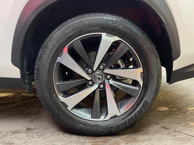 ＮＸ ＮＸ３００ｈ　バージョンＬ　１０．３インチメーカーナビ　全周囲カメラ　プリクラッシュセーフティ　レーダークルーズ　全席パワーシート　ハンズフリーパワーバックドア　黒革シート　シートベンチレーション　三眼ＬＥＤヘッド　スマートキー（24枚目）