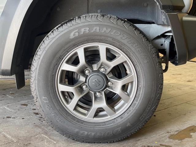 �y�����P�T�C���`�A���~�z�C�[���z�O�ςɃ}�b�`���������A���~�z�C�[���𑕒����Ă���܂��B�e��ЊO�A���~�z�C�[����A�X�^�b�h���X�^�C�����戵�����Ă���܂��B���񂲑��k����������