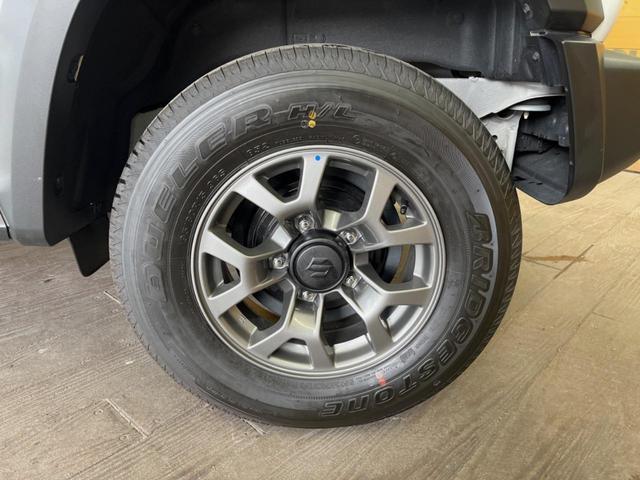 ジムニーシエラ ＪＣ　４ＷＤ　禁煙車　９型大画面ナビ　セーフティーサポート　クルーズコントロール　シートヒーター　ダウンヒルアシスト　ＬＥＤヘッドランプ　ＥＴＣ　オートハイビーム　純正１５インチアルミ　革巻きステアリング（13枚目）