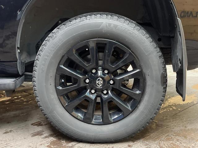 �y�����P�W�C���`�A���~�z�C�[���z�O�ςɃ}�b�`���������A���~�z�C�[���𑕒����Ă���܂��B�e��ЊO�A���~�z�C�[����A�X�^�b�h���X�^�C�����戵�����Ă���܂��B���񂲑��k����������