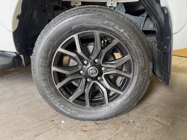 �y�����P�W�C���`�A���~�z�C�[���z�O�ςɃ}�b�`���������A���~�z�C�[���𑕒����Ă���܂��B�e��ЊO�A���~�z�C�[����A�X�^�b�h���X�^�C�����戵�����Ă���܂��B���񂲑��k����������