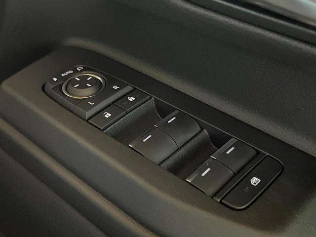 ランドクルーザー２５０ ＶＸ　１２．３インチディスプレイオーディオ　ブラインドスポットモニター　全周囲カメラ　サンルーフ　黒革シート　純正１８インチアルミ　パワーバックドア　レーダークルーズ　デジタルインナーミラー　シートヒーター（30枚目）