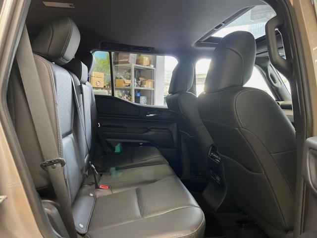 ランドクルーザー２５０ ＶＸ　１２．３インチディスプレイオーディオ　ブラインドスポットモニター　全周囲カメラ　サンルーフ　黒革シート　純正１８インチアルミ　パワーバックドア　レーダークルーズ　デジタルインナーミラー　シートヒーター（34枚目）