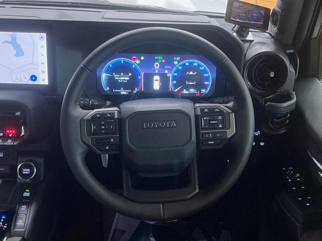 �y�����v�����X�e�A�����O�z�㎿�Ȋv���g�p���邱�ƂŁA��ɂ����������݂ƂĂ��^�]���₷���n���h���ł���