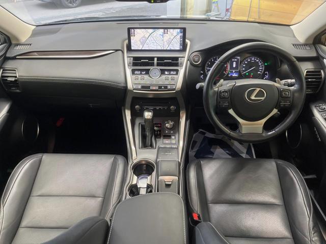 ＮＸ ＮＸ３００　バージョンＬ　サンルーフ　１０．３インチメーカーナビ　サイド・バックカメラ　プリクラッシュセーフティ　レーダークルーズ　黒革シート　シートベンチレーション　三眼ＬＥＤヘッド　１８インチオプションアルミ　スマートキー（2枚目）