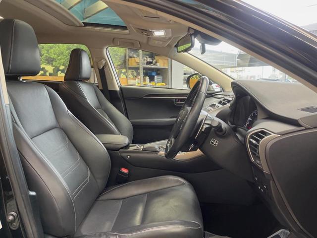 ＮＸ ＮＸ３００　バージョンＬ　サンルーフ　１０．３インチメーカーナビ　サイド・バックカメラ　プリクラッシュセーフティ　レーダークルーズ　黒革シート　シートベンチレーション　三眼ＬＥＤヘッド　１８インチオプションアルミ　スマートキー（8枚目）