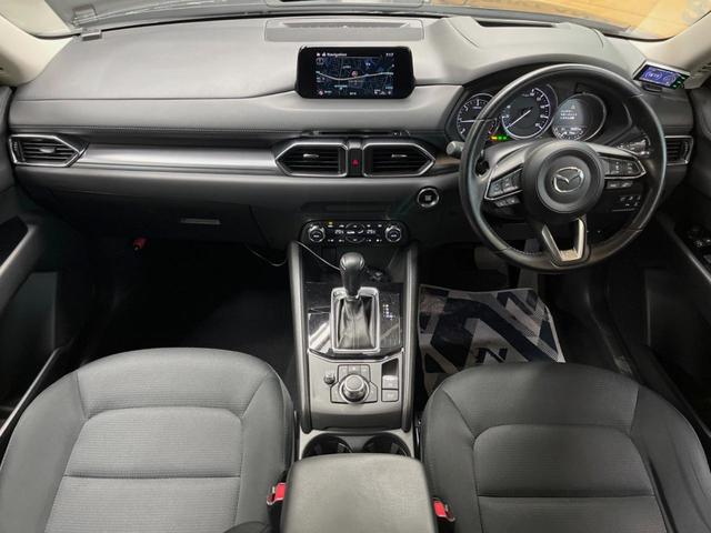 ＣＸ－５ ＸＤ　プロアクティブ　ディーゼル　マツダコネクトナビ　バックカメラ　レーダークルーズ　禁煙車　ブラインドスポットモニター　ＬＥＤヘッド　ＥＴＣ　クリアランスソナー　オートハイビーム　１８インチアルミ　革巻きステアリング（2枚目）