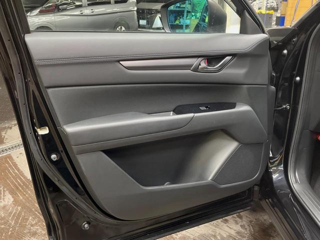 ＣＸ－５ ＸＤ　プロアクティブ　ディーゼル　マツダコネクトナビ　バックカメラ　レーダークルーズ　禁煙車　ブラインドスポットモニター　ＬＥＤヘッド　ＥＴＣ　クリアランスソナー　オートハイビーム　１８インチアルミ　革巻きステアリング（24枚目）