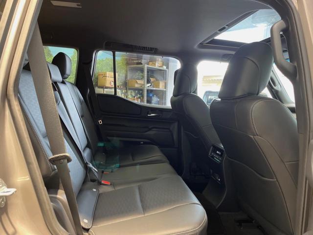 ランドクルーザー２５０ ＶＸ　４ＷＤ　ディーゼル　サンルーフ　１２．３型ディスプレイオーディオ　全周囲カメラ　レーダークルーズ　デジタルインナーミラー　ブラインドスポットモニター　パワーバックドア　シートベンチレーション　ＥＴＣ（11枚目）