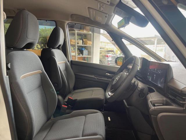 セレナ ハイウェイスターV 12.3型ディスプレイオーディオ 全周囲カメラ プロパイロット 禁煙車 両側電動スライドドア デジタルインナーミラー LEDヘッド ETC クリアランスソナー 16インチアルミ 革巻きステアリング(8枚目)