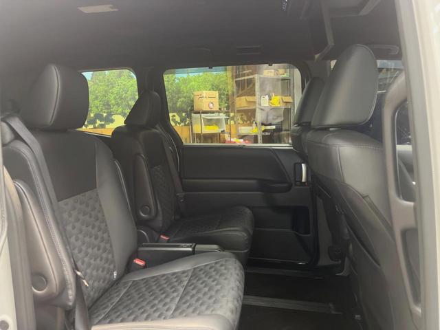 ヴォクシー S-Z 10.5インチディスプレイオーディオ バックカメラ セーフティセンス レーダークルーズ 両側パワスラ ハーフレザーシート 純正17インチアルミ シートヒーター フリップダウン LEDヘッド ETC(9枚目)