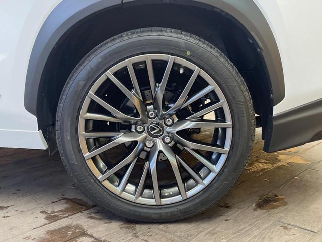 �y�����Q�O�C���`�A���~�z�C�[���z�O�ςɃ}�b�`���������A���~�z�C�[���𑕒����Ă���܂��B�e��ЊO�A���~�z�C�[����A�X�^�b�h���X�^�C�����戵�����Ă���܂��B���񂲑��k����������