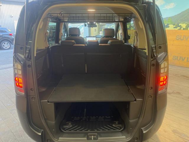 ���i�̂���������ʋ΁A���}���ɏ\���ȉ׎��X�y�[�X���m�ۂ��Ă���܂��B�Z�J���h�V�[�g��|���ƁA�傫�ȉו��̐ύڂ��\�ł���