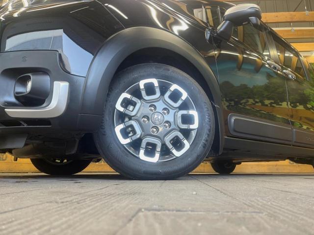 �y�����P�T�C���`�A���~�z�C�[���z�O�ςɃ}�b�`���������A���~�z�C�[���𑕒����Ă���܂��B�e��ЊO�A���~�z�C�[����A�X�^�b�h���X�^�C�����戵�����Ă���܂��B���񂲑��k����������