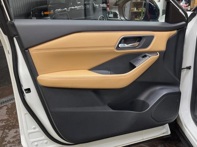 エクストレイル G e-4ORCE 12.3インチディスプレイ 全周囲カメラ プロパイロット インテリジェントエマージェンシーブレーキ デジタルインナーミラー 茶革シート ブラインドスポットモニター ハンズフリーパワーバックドア ETC(40枚目)