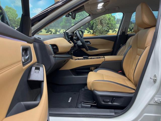 エクストレイル G e-4ORCE 12.3インチディスプレイ 全周囲カメラ プロパイロット インテリジェントエマージェンシーブレーキ デジタルインナーミラー 茶革シート ブラインドスポットモニター ハンズフリーパワーバックドア ETC(41枚目)