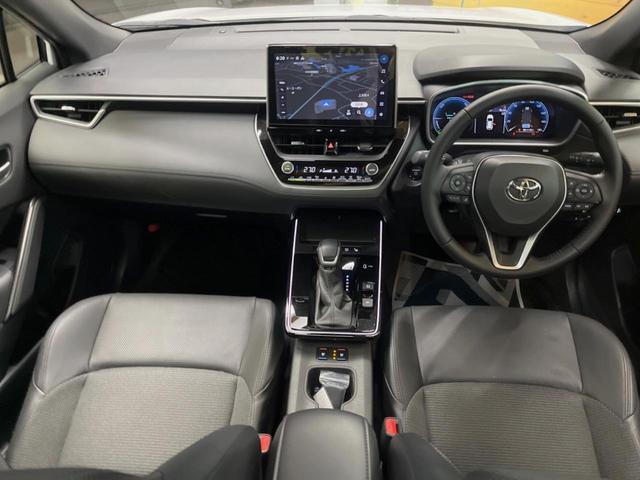 カローラクロス ハイブリッド　Ｚ　パノラマルーフ　１０．５インチディスプレイオーディオ　全周囲カメラ　セーフティセンス　レーダークルーズ　ブラインドスポットモニター　ハーフレザーシート　ハンズフリーパワーバックドア　１８インチアルミ（2枚目）