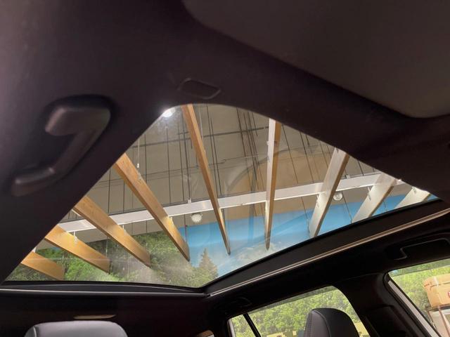 カローラクロス ハイブリッド　Ｚ　パノラマルーフ　１０．５インチディスプレイオーディオ　全周囲カメラ　セーフティセンス　レーダークルーズ　ブラインドスポットモニター　ハーフレザーシート　ハンズフリーパワーバックドア　１８インチアルミ（3枚目）