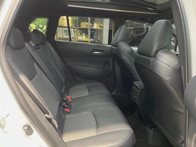 カローラクロス ハイブリッド　Ｚ　パノラマルーフ　１０．５インチディスプレイオーディオ　全周囲カメラ　セーフティセンス　レーダークルーズ　ブラインドスポットモニター　ハーフレザーシート　ハンズフリーパワーバックドア　１８インチアルミ（9枚目）