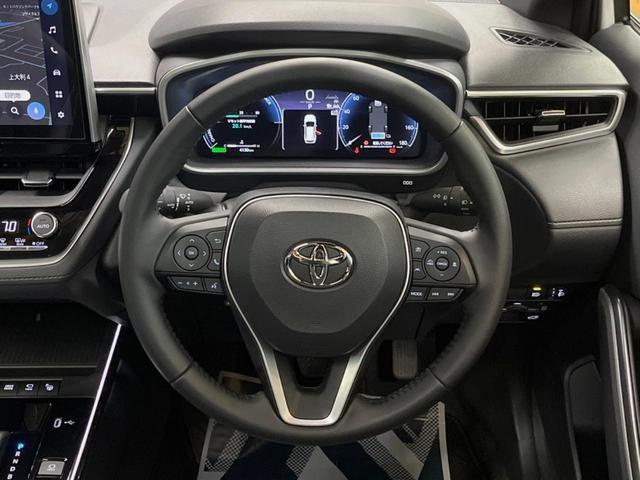 カローラクロス ハイブリッド　Ｚ　パノラマルーフ　１０．５インチディスプレイオーディオ　全周囲カメラ　セーフティセンス　レーダークルーズ　ブラインドスポットモニター　ハーフレザーシート　ハンズフリーパワーバックドア　１８インチアルミ（11枚目）