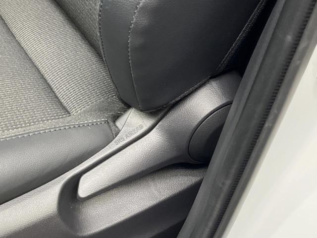 カローラクロス ハイブリッド　Ｚ　パノラマルーフ　１０．５インチディスプレイオーディオ　全周囲カメラ　セーフティセンス　レーダークルーズ　ブラインドスポットモニター　ハーフレザーシート　ハンズフリーパワーバックドア　１８インチアルミ（22枚目）