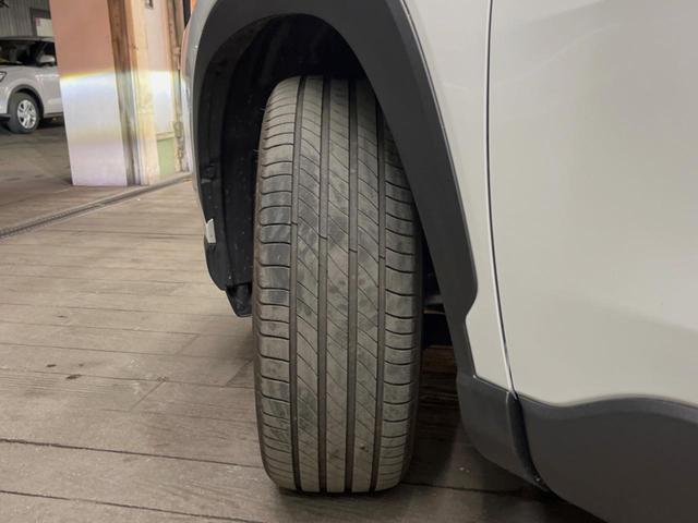 カローラクロス ハイブリッド　Ｚ　パノラマルーフ　１０．５インチディスプレイオーディオ　全周囲カメラ　セーフティセンス　レーダークルーズ　ブラインドスポットモニター　ハーフレザーシート　ハンズフリーパワーバックドア　１８インチアルミ（26枚目）