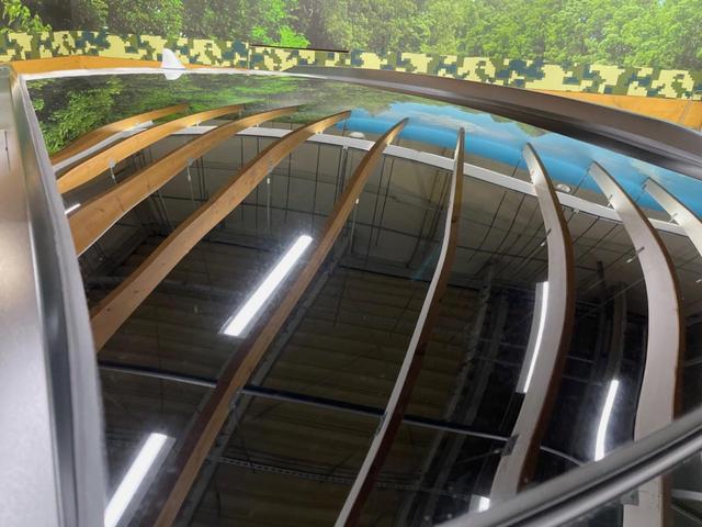 カローラクロス ハイブリッド　Ｚ　パノラマルーフ　１０．５インチディスプレイオーディオ　全周囲カメラ　セーフティセンス　レーダークルーズ　ブラインドスポットモニター　ハーフレザーシート　ハンズフリーパワーバックドア　１８インチアルミ（27枚目）