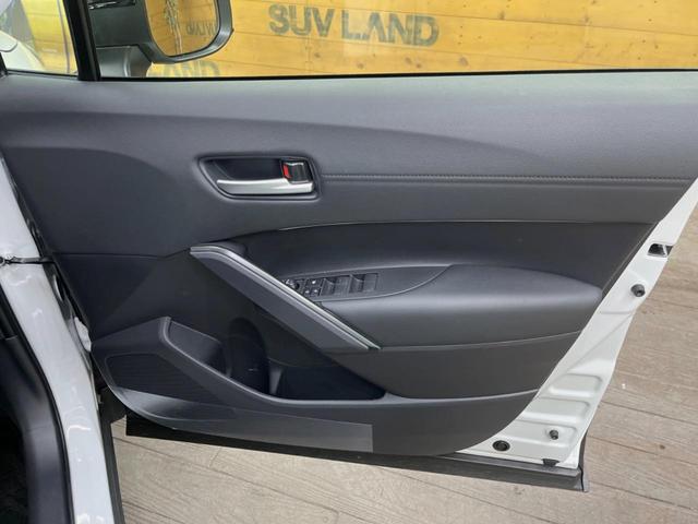 カローラクロス ハイブリッド　Ｚ　パノラマルーフ　１０．５インチディスプレイオーディオ　全周囲カメラ　セーフティセンス　レーダークルーズ　ブラインドスポットモニター　ハーフレザーシート　ハンズフリーパワーバックドア　１８インチアルミ（28枚目）