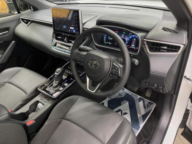 カローラクロス ハイブリッド　Ｚ　パノラマルーフ　１０．５インチディスプレイオーディオ　全周囲カメラ　セーフティセンス　レーダークルーズ　ブラインドスポットモニター　ハーフレザーシート　ハンズフリーパワーバックドア　１８インチアルミ（31枚目）