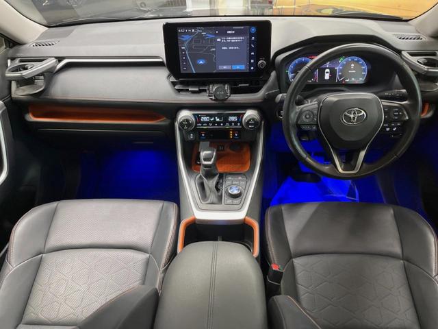 ＲＡＶ４ アドベンチャー　ＪＡＯＳエアロ　１０．５インチディスプレイオーディオ　バックカメラ　セーフティセンス　レーダークルーズ　デジタルインナーミラー　ブラインドスポットモニター　ＬＥＤヘッド　１９インチアルミ　合皮シート（2枚目）