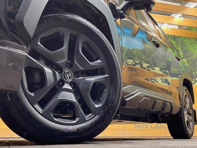 ＲＡＶ４ アドベンチャー　ＪＡＯＳエアロ　１０．５インチディスプレイオーディオ　バックカメラ　セーフティセンス　レーダークルーズ　デジタルインナーミラー　ブラインドスポットモニター　ＬＥＤヘッド　１９インチアルミ　合皮シート（13枚目）