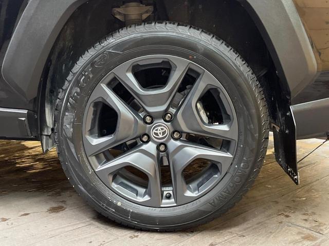 ＲＡＶ４ アドベンチャー　ＪＡＯＳエアロ　１０．５インチディスプレイオーディオ　バックカメラ　セーフティセンス　レーダークルーズ　デジタルインナーミラー　ブラインドスポットモニター　ＬＥＤヘッド　１９インチアルミ　合皮シート（24枚目）