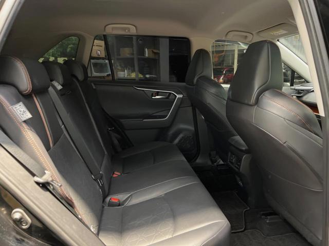 ＲＡＶ４ アドベンチャー　ＪＡＯＳエアロ　１０．５インチディスプレイオーディオ　バックカメラ　セーフティセンス　レーダークルーズ　デジタルインナーミラー　ブラインドスポットモニター　ＬＥＤヘッド　１９インチアルミ　合皮シート（32枚目）