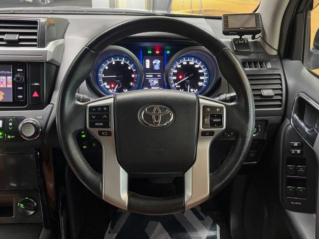 �y�����v�����X�e�A�����O�z�㎿�Ȋv���g�p���邱�ƂŁA��ɂ����������݂ƂĂ��^�]���₷���n���h���ł���