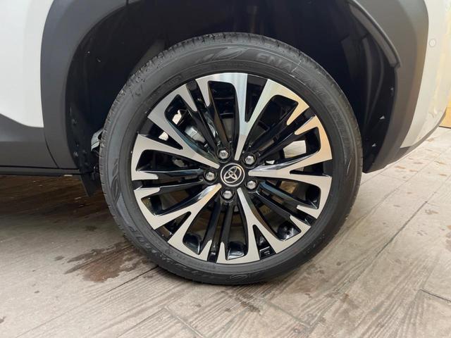 �y�O���[�h��p�����P�W�C���`�A���~�z�C�[���z�f�U�C�����̍��������A���~�z�C�[���𑕒����Ă���܂��B�e��ЊO�A���~�z�C�[����A�X�^�b�h���X�^�C�����戵�����Ă���܂��B���񂲑��k����������