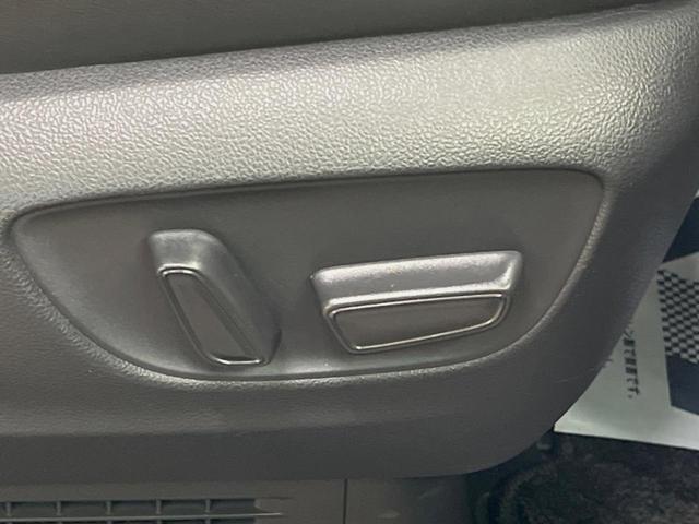 ヴェルファイアハイブリッド Ｚ　プレミア　左右独立ムーンルーフ　モデリスタエアロ　１４インチディスプレイオーディオ　全周囲カメラ　両側パワスラ　セーフティセンス　レーダークルーズ　黒革シート　デジタルインナーミラー　ブラインドスポットモニター（25枚目）