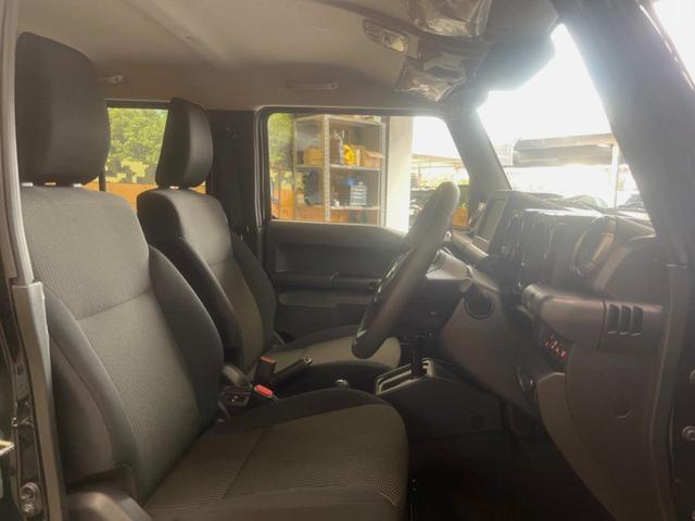 ジムニーノマド ＦＣ　４ＷＤ　スズキセーフティサポート　レーダークルーズ　前席シートヒーター　ダウンヒルアシスト　オートハイビーム　ＬＥＤヘッド　コーナーセンサー　純正１５インチアルミ　革巻きステアリング　オートエアコン（8枚目）