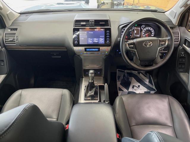 ランドクルーザープラド ＴＸ　Ｌパッケージ　マットブラックエディション　７人乗り　サンルーフ　禁煙車　純正９インチディスプレイオーディオ　全周囲カメラ　セーフティセンス　レーダークルーズ　黒革シート　グレード専用１８インチアルミ　ＬＥＤヘッド　ＥＴＣ　前席シートヒーター（2枚目）