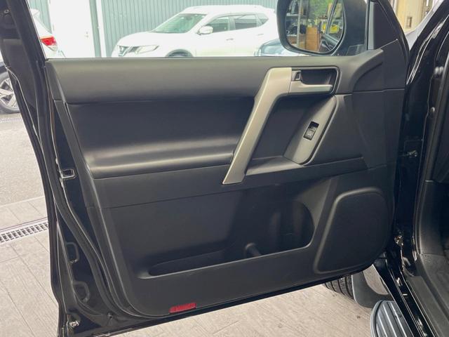 ランドクルーザープラド ＴＸ　Ｌパッケージ　マットブラックエディション　７人乗り　サンルーフ　禁煙車　純正９インチディスプレイオーディオ　全周囲カメラ　セーフティセンス　レーダークルーズ　黒革シート　グレード専用１８インチアルミ　ＬＥＤヘッド　ＥＴＣ　前席シートヒーター（24枚目）