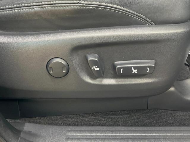 ランドクルーザープラド ＴＸ　Ｌパッケージ　マットブラックエディション　７人乗り　サンルーフ　禁煙車　純正９インチディスプレイオーディオ　全周囲カメラ　セーフティセンス　レーダークルーズ　黒革シート　グレード専用１８インチアルミ　ＬＥＤヘッド　ＥＴＣ　前席シートヒーター（28枚目）