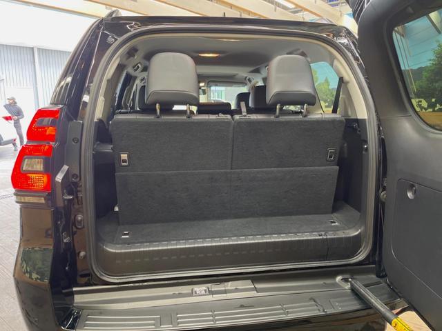 ランドクルーザープラド ＴＸ　Ｌパッケージ　マットブラックエディション　７人乗り　サンルーフ　禁煙車　純正９インチディスプレイオーディオ　全周囲カメラ　セーフティセンス　レーダークルーズ　黒革シート　グレード専用１８インチアルミ　ＬＥＤヘッド　ＥＴＣ　前席シートヒーター（30枚目）